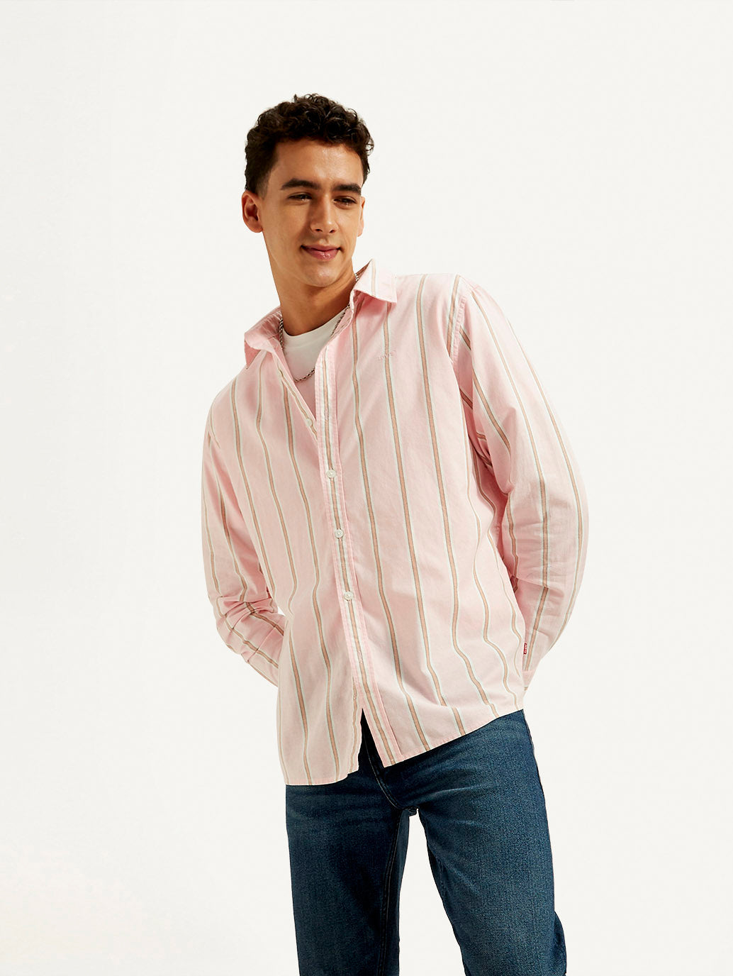 Levi’s Men’s Woven Shirt with a classic fit premium breathable fabric and versatile styling for both casual and formal occasions.