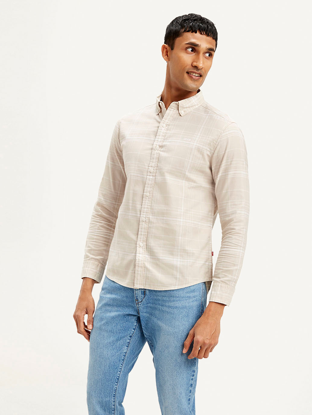 Levi’s Men’s Woven Shirt in a stylish design, featuring a classic button-down front, long sleeves, and breathable premium fabric for all-day comfort.