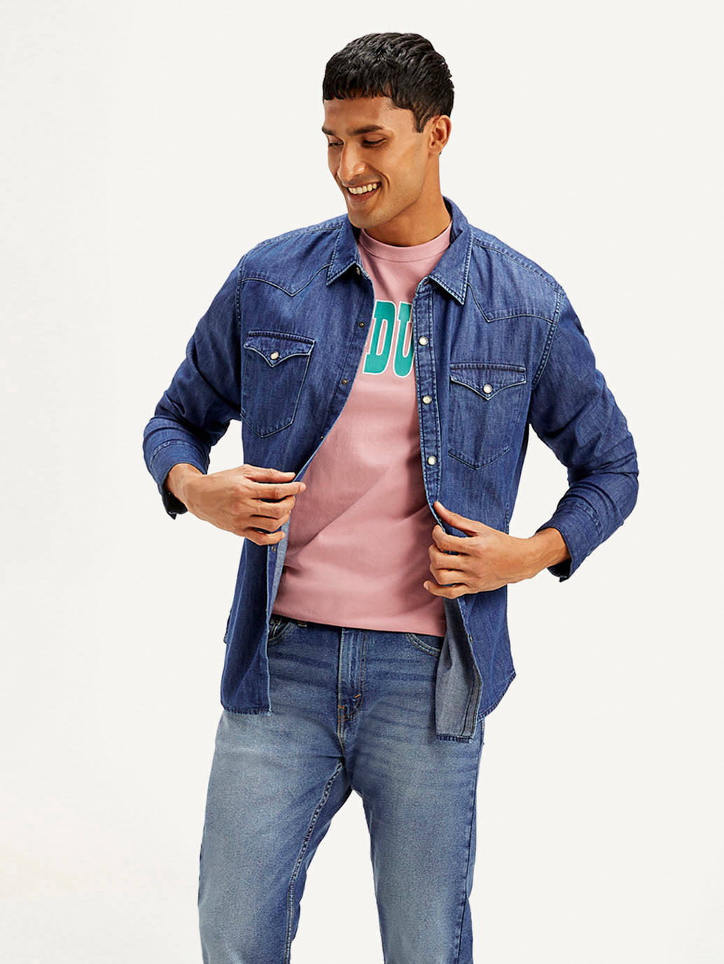 Levi’s Men’s Woven Shirt with a tailored fit, crafted from breathable fabric for a stylish and comfortable look, ideal for both casual and semi-formal occasions.