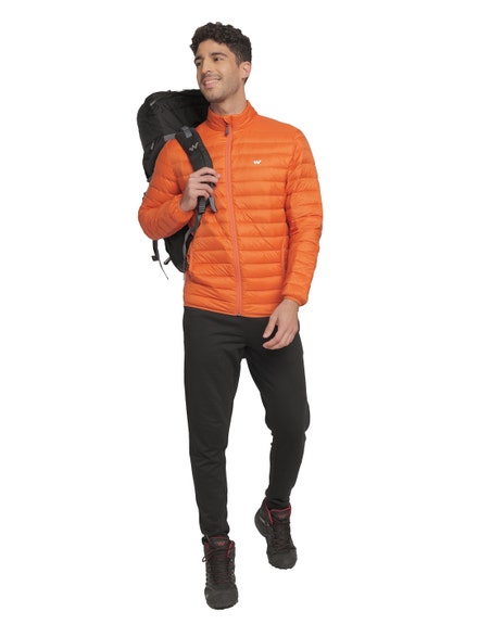 A modern men’s down jacket featuring lightweight insulation for warmth, sleek design, and functionality perfect for both city and outdoor use