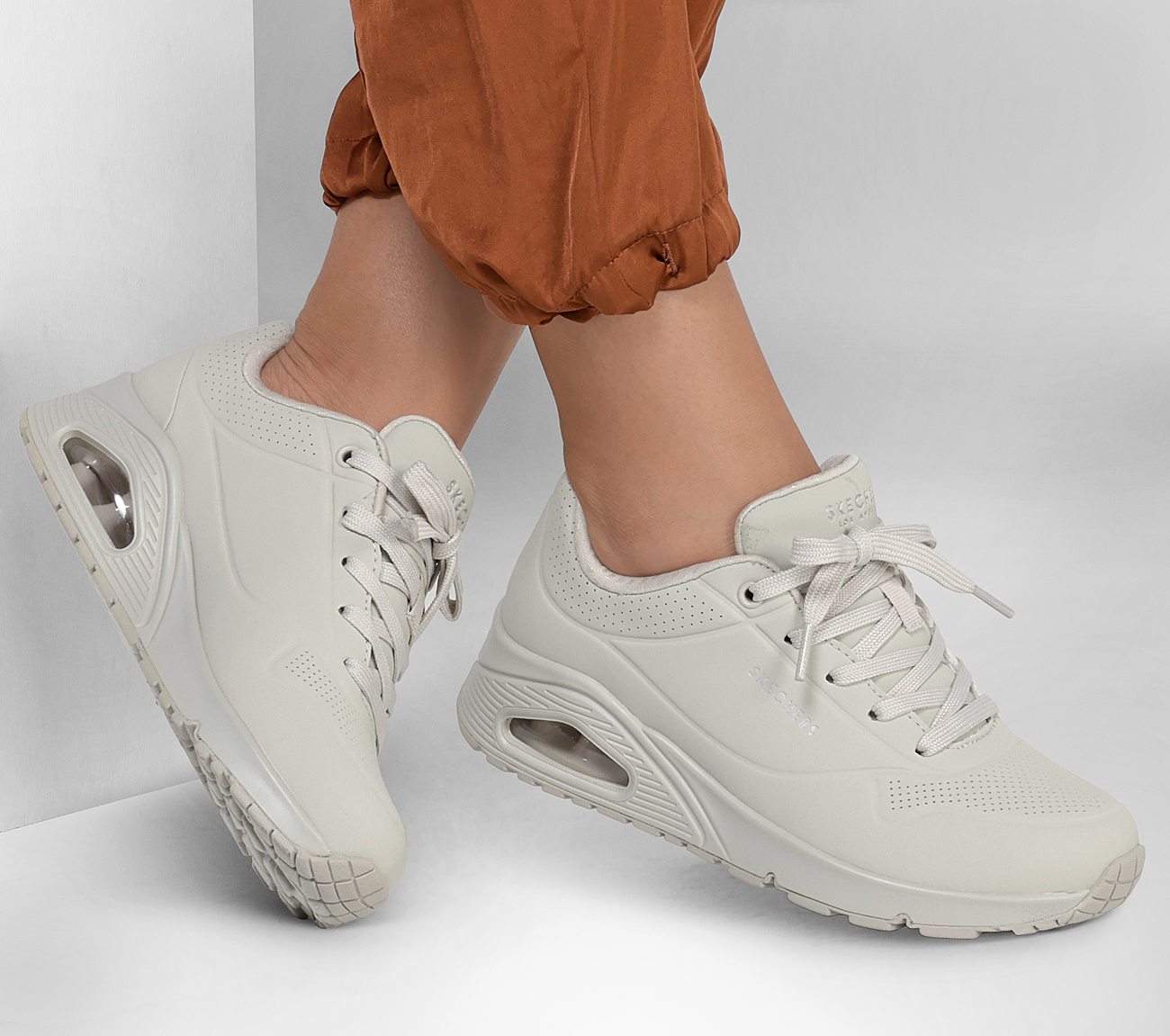 skechers uno stand on air off white