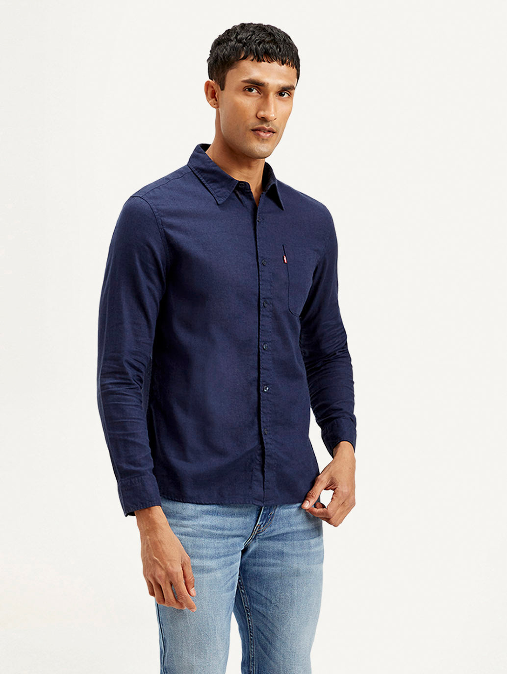 LEVIS Men's Solid Slim Fit Shirt