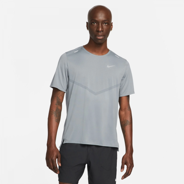 Nike Men’s Rise 365 SS Crew featuring lightweight, breathable fabric and Dri-FIT technology for moisture-wicking performance