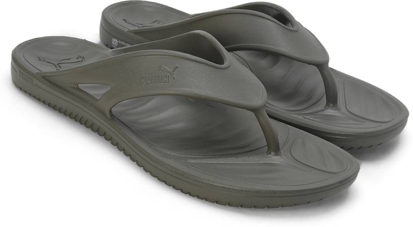 Side view of PUMA Men's Slippers, showcasing the soft plush interior, non-slip outsole, and iconic PUMA logo, designed for comfort and stability during indoor wear.