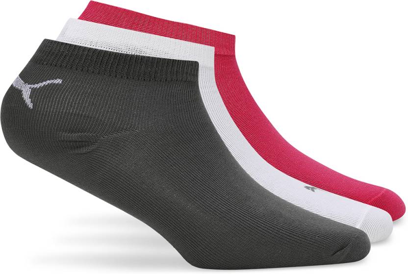 Close-up of PUMA Men's Lifestyle PO3 Socks, highlighting the soft fabric, reinforced toe and heel areas, and the iconic PUMA logo, designed for comfort and durability in everyday wear.